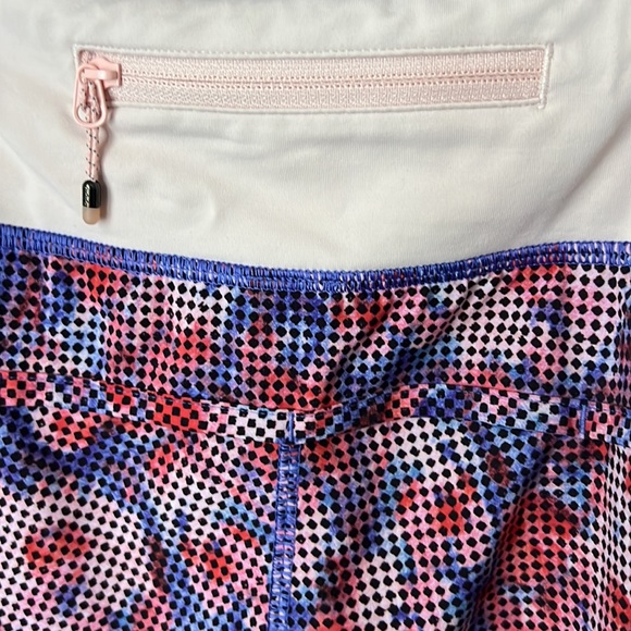 Lululemon speed up short in a vintage pastel pattern. size 10 - Picture 3 of 4